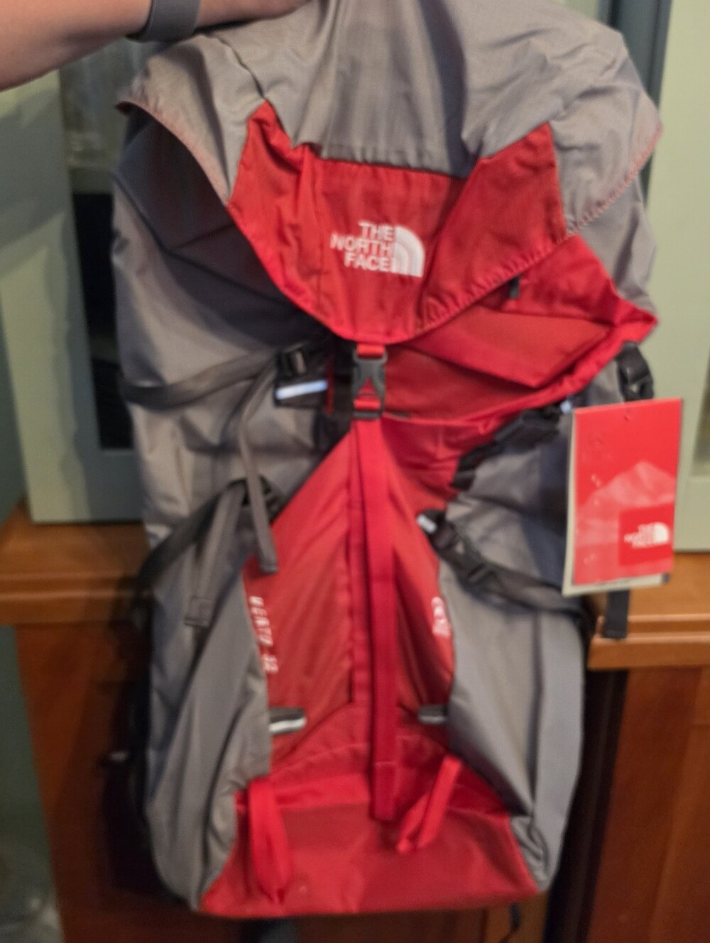 The North Face Verto 32 Centennial Red & Gray Hiking Backpack Pack NWT Light! - Picture 3 of 16